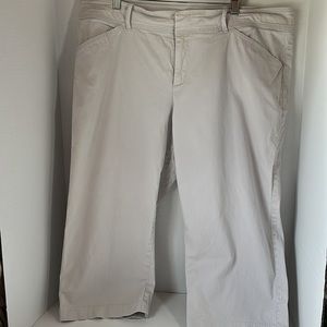 Lee just below the waist tan capris size 20W khaki cropped